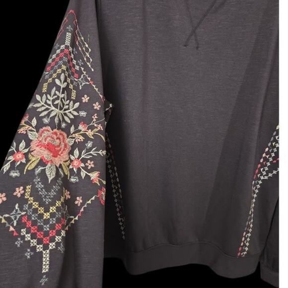 Knox Rose Dark Gray Sweater with Floral Embroidery - Picture 4 of 6
